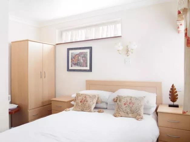 MyRoomz Tudor Rose Original Bed and Breakfast in Blackpool