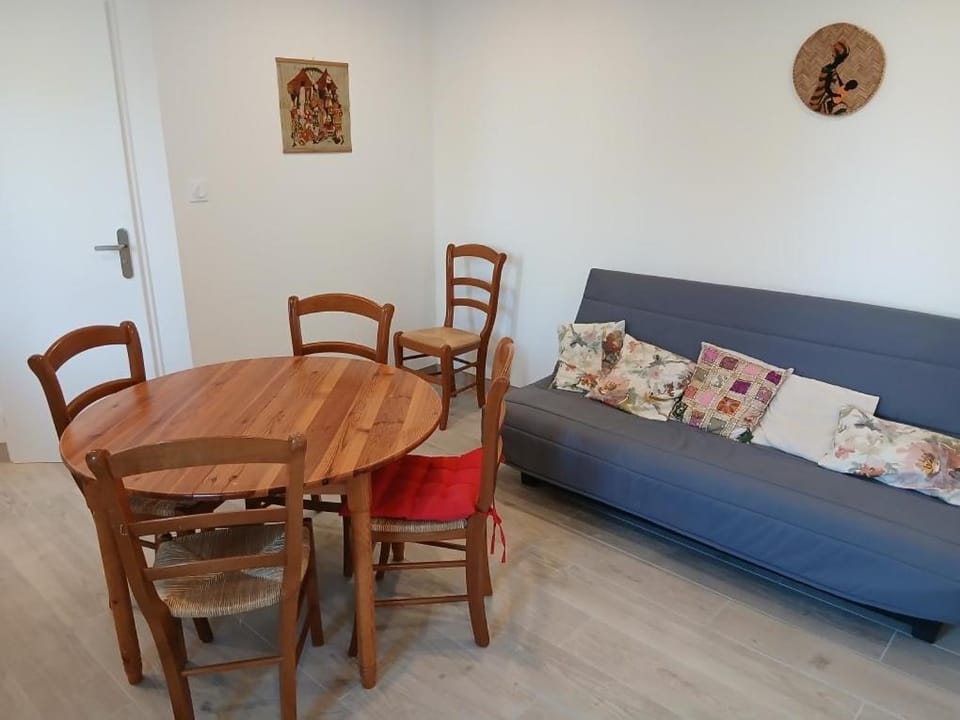 Maison individuelle au cœur d'un village dynamique House in Auvergne-Rhône-Alpes