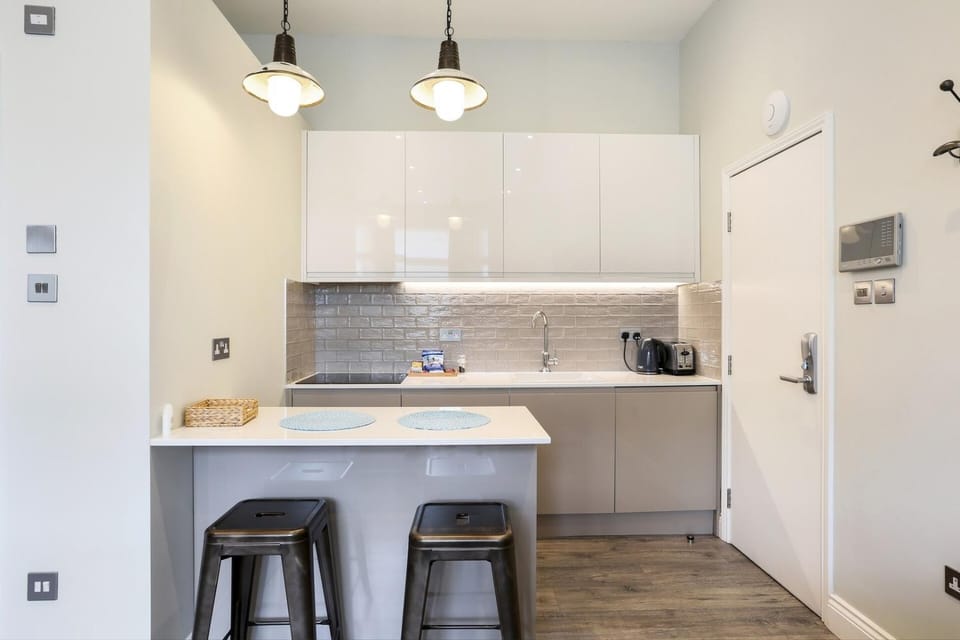 First floor- studio 5 min walk to West Hampstead. Apartment in London Borough of Camden