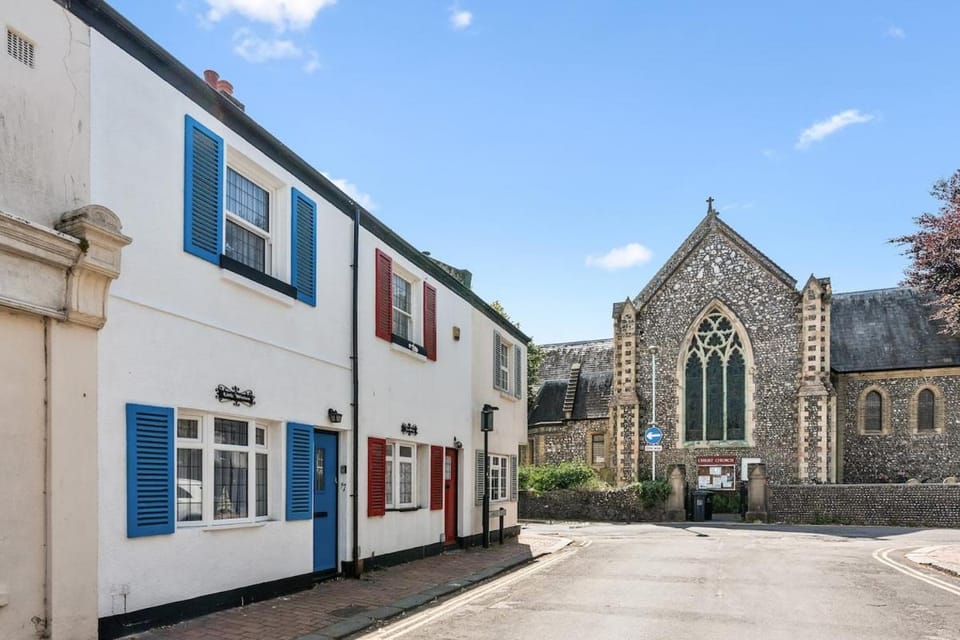 Little Wiston- Parking & Private Patio House in Worthing