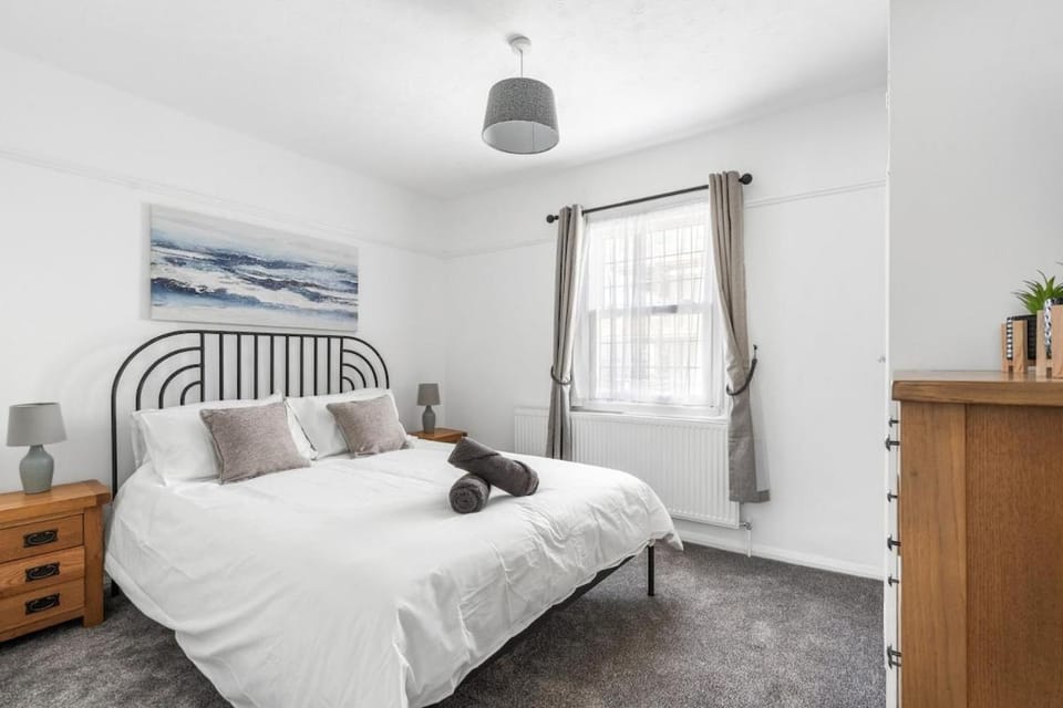 Little Wiston- Parking & Private Patio House in Worthing