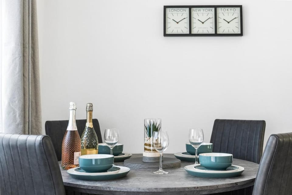 Little Wiston- Parking & Private Patio House in Worthing