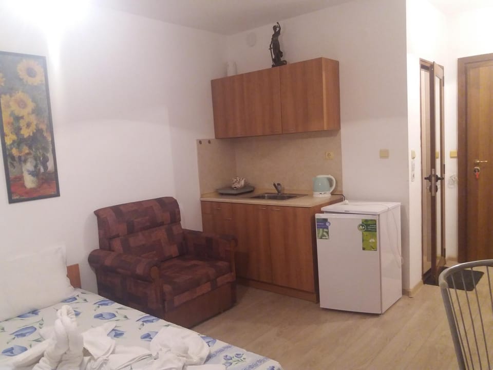Kitchen or kitchenette, Kitchen or kitchenette