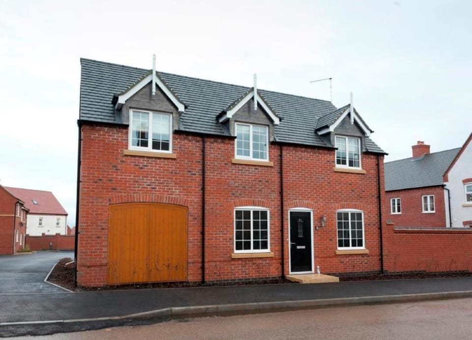 Property building, Pets