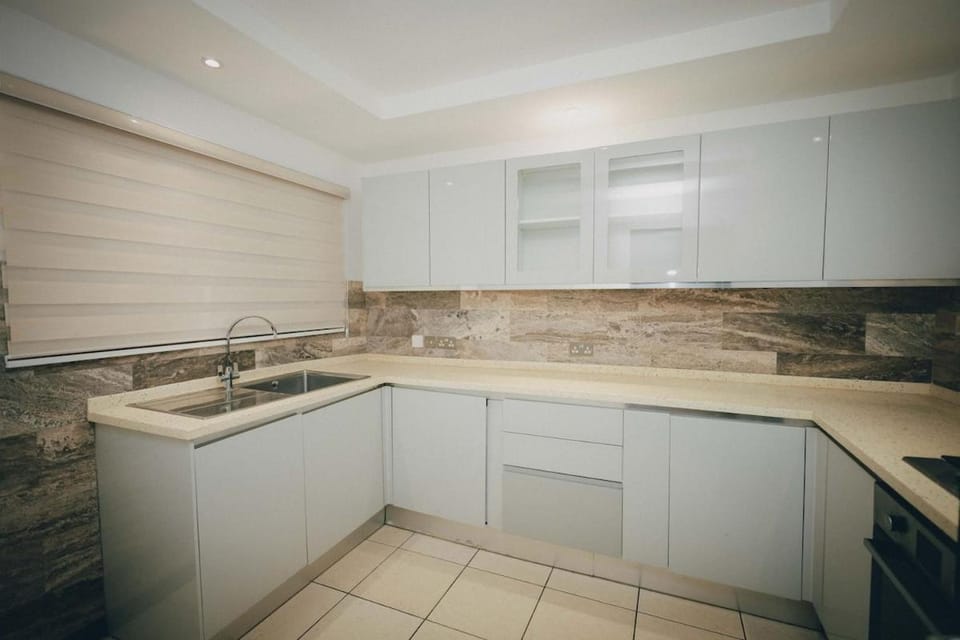 Luxury 3BR Alema Court, Pool & Airport Close Apartment in Accra