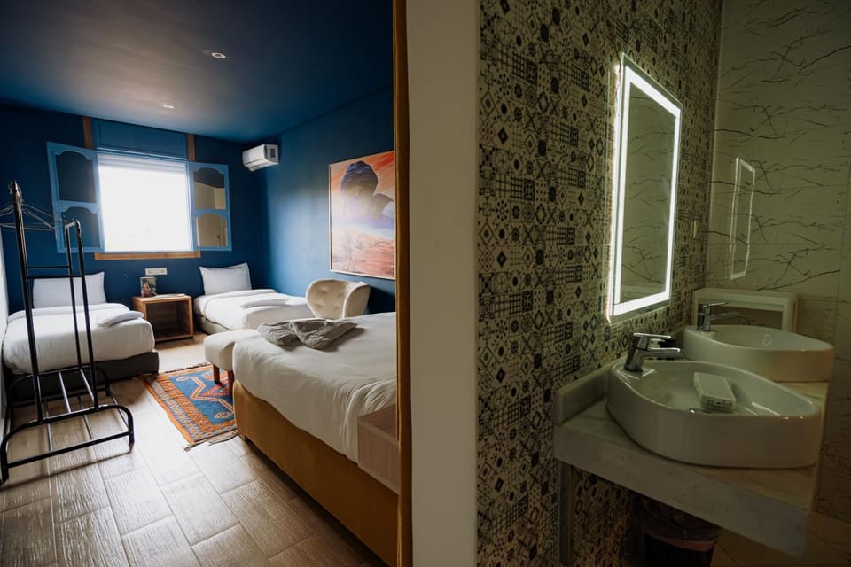 Bed, Bathroom, Photo of the whole room, Bedroom, towels