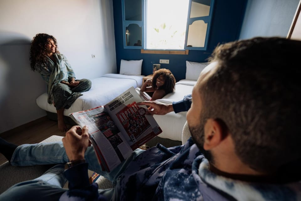 Bed, People, Photo of the whole room, Bedroom, group of guests