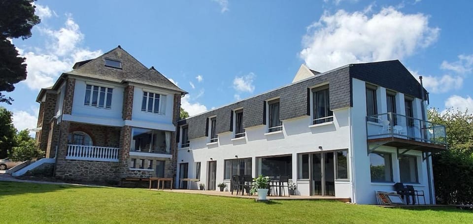 Property building, Day, Garden, Garden view