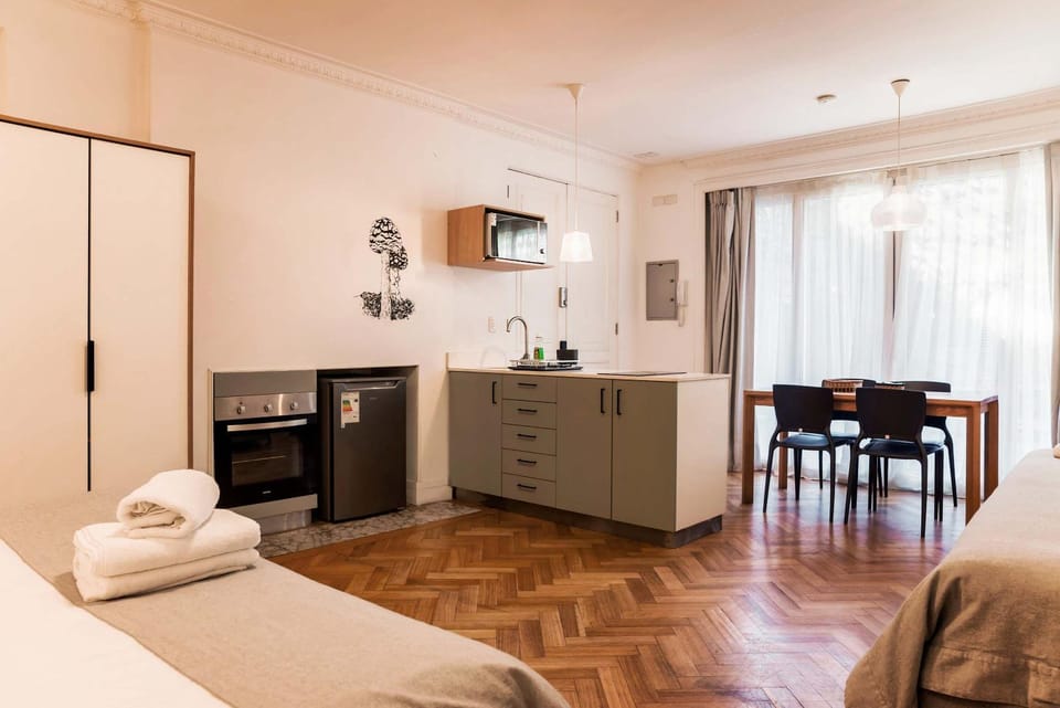 Metro Explorer 1BR near Hospital & Metro Baquedano Apartment in Providencia