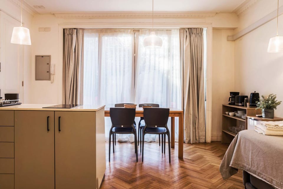 Metro Explorer 1BR near Hospital & Metro Baquedano Apartment in Providencia
