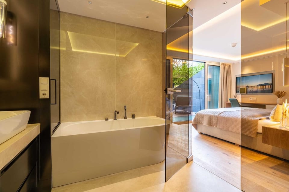 Bathroom, Bedroom, Bath