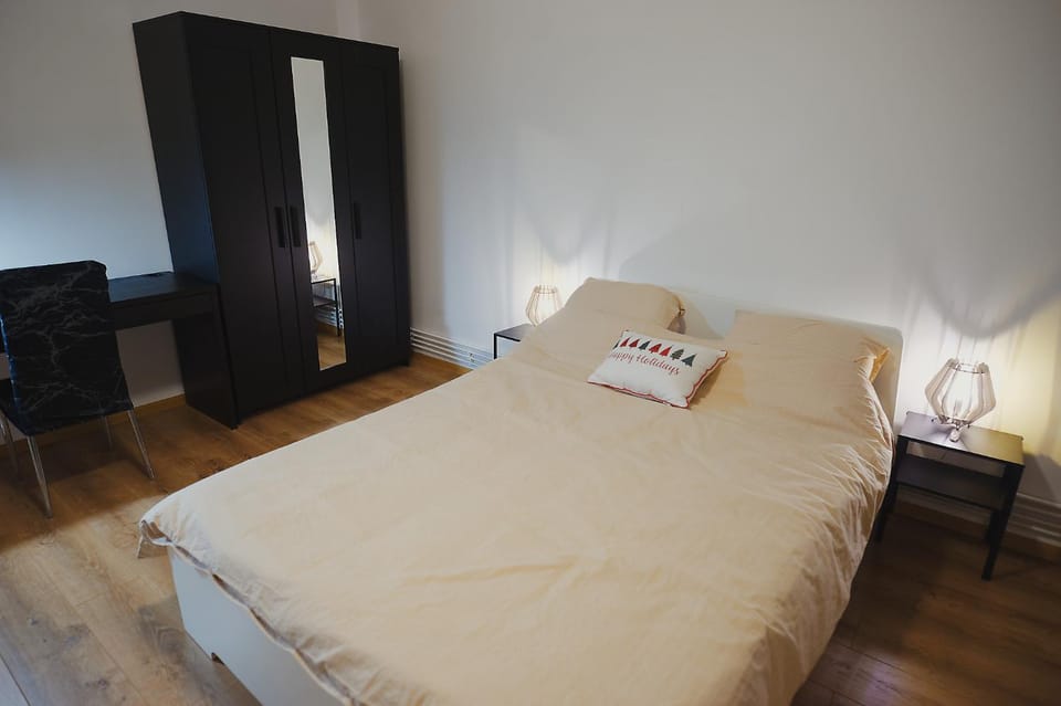Bed, Photo of the whole room, Bedroom, wardrobe