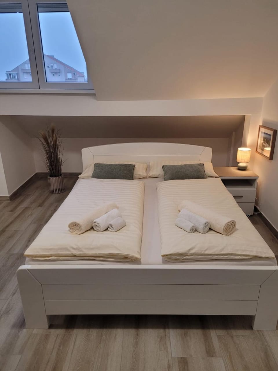 Bed, Photo of the whole room, Bedroom, towels