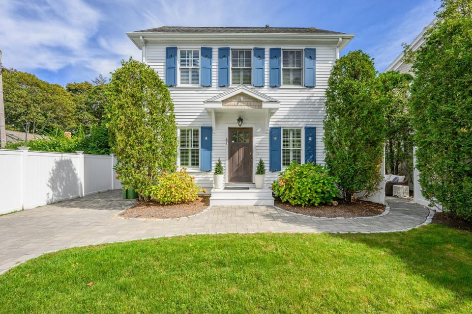 Charming Harwich Port Home, Walk to the Water House in Harwich