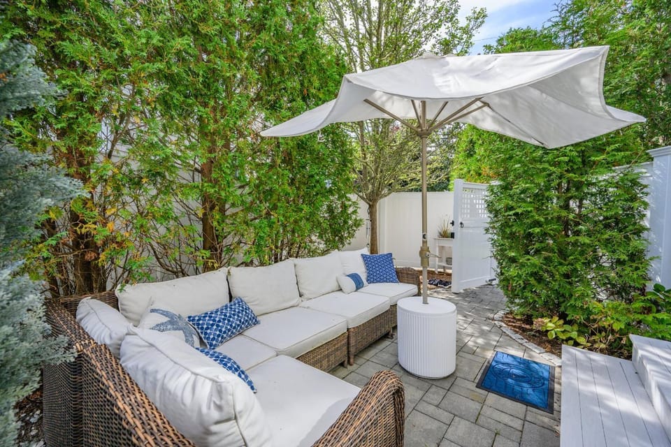 Charming Harwich Port Home, Walk to the Water House in Harwich