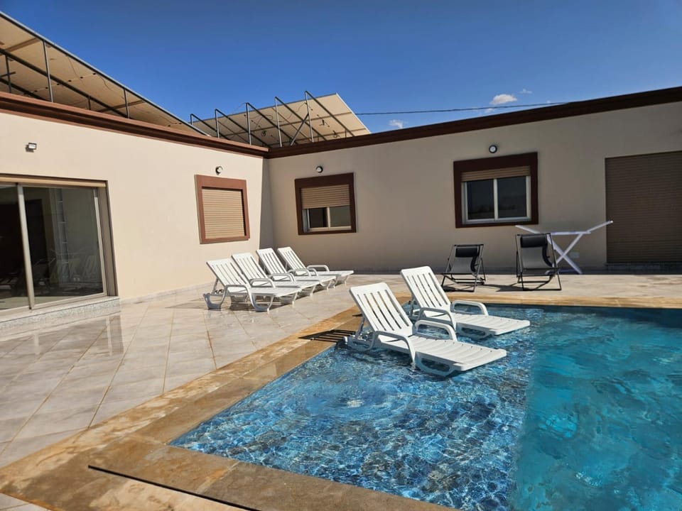 Swimming pool, sunbed