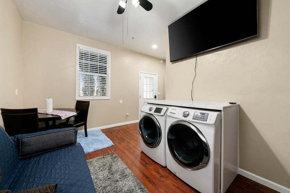 TV and multimedia, Living room, Seating area, Evening entertainment, washing machine, dryer