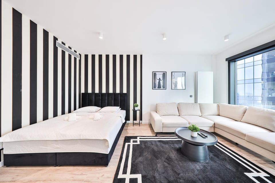 Bed, Living room, Photo of the whole room, Seating area, Bedroom