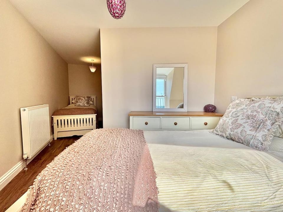 The Waverley -Parking & Sea View Apartment in Ilfracombe