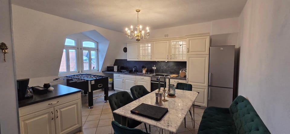 Kitchen or kitchenette, Seating area, Dining area, oven, stove