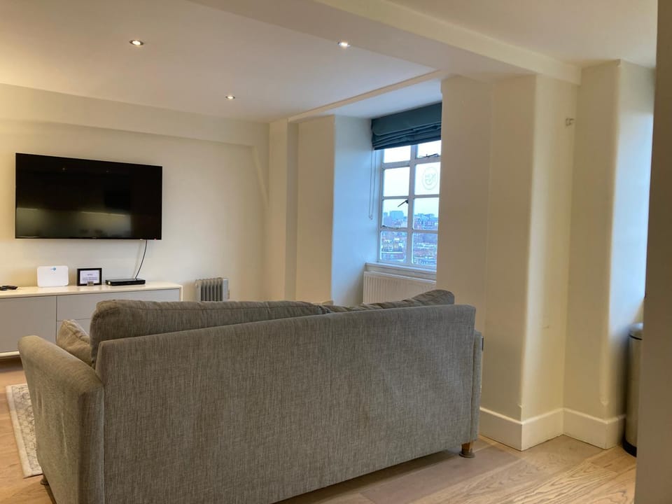 NELL GWYNN HOUSE - Large, Sleek One Bedroom Apartment, Sloane Square, London Apartment in City of Westminster