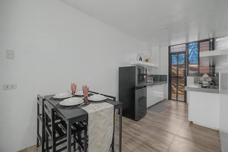 Dining area, kitchen
