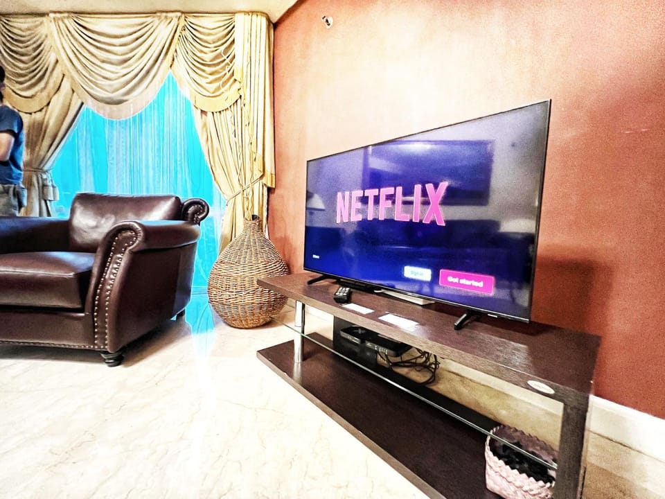 Communal lounge/ TV room, TV and multimedia, Living room