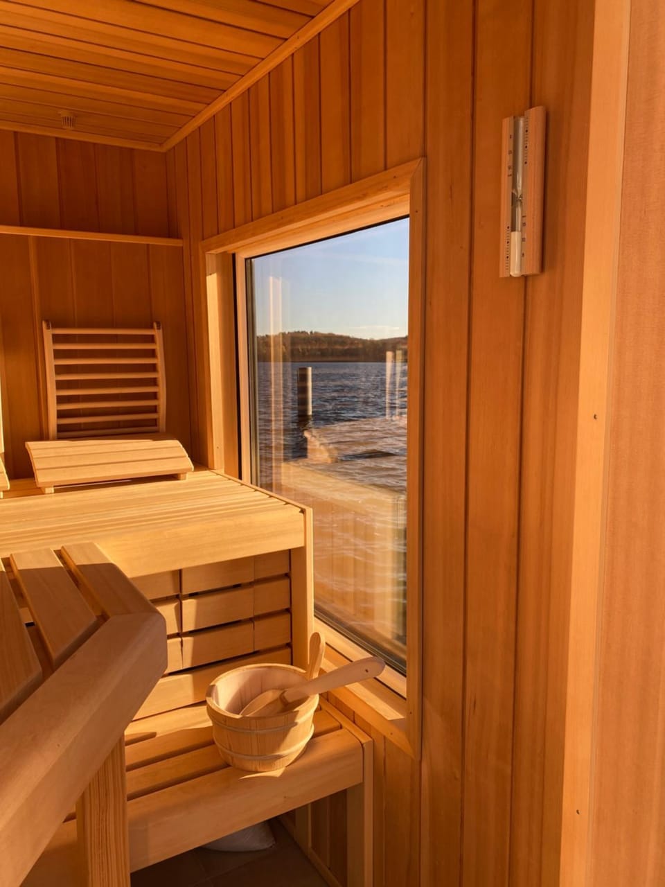 Haveltänzer - Exklusives Hausboot am Templiner See mit Sauna & Sonnendeck Docked boat in Schwielowsee