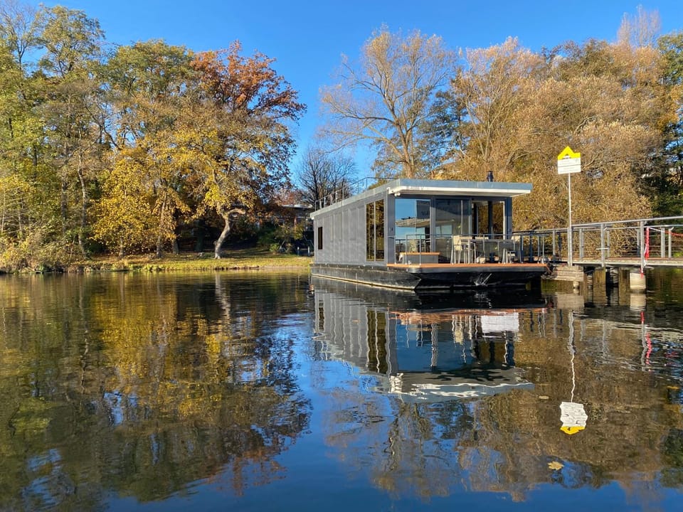 Haveltänzer - Exklusives Hausboot am Templiner See mit Sauna & Sonnendeck Docked boat in Schwielowsee