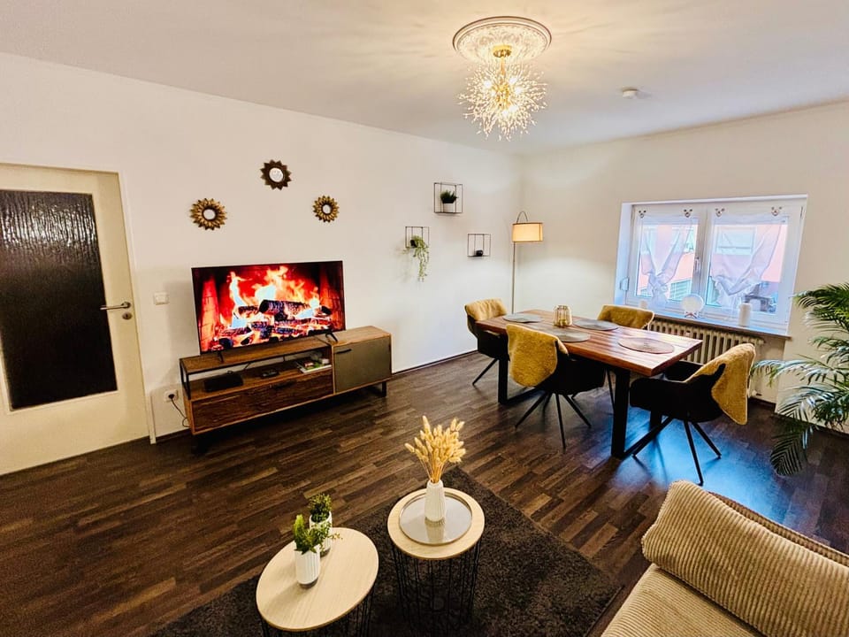 TV and multimedia, Living room, Dining area, Evening entertainment