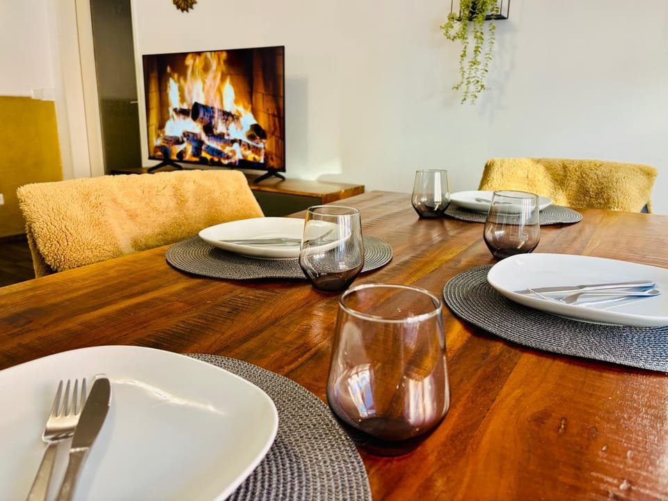 Living room, Dining area