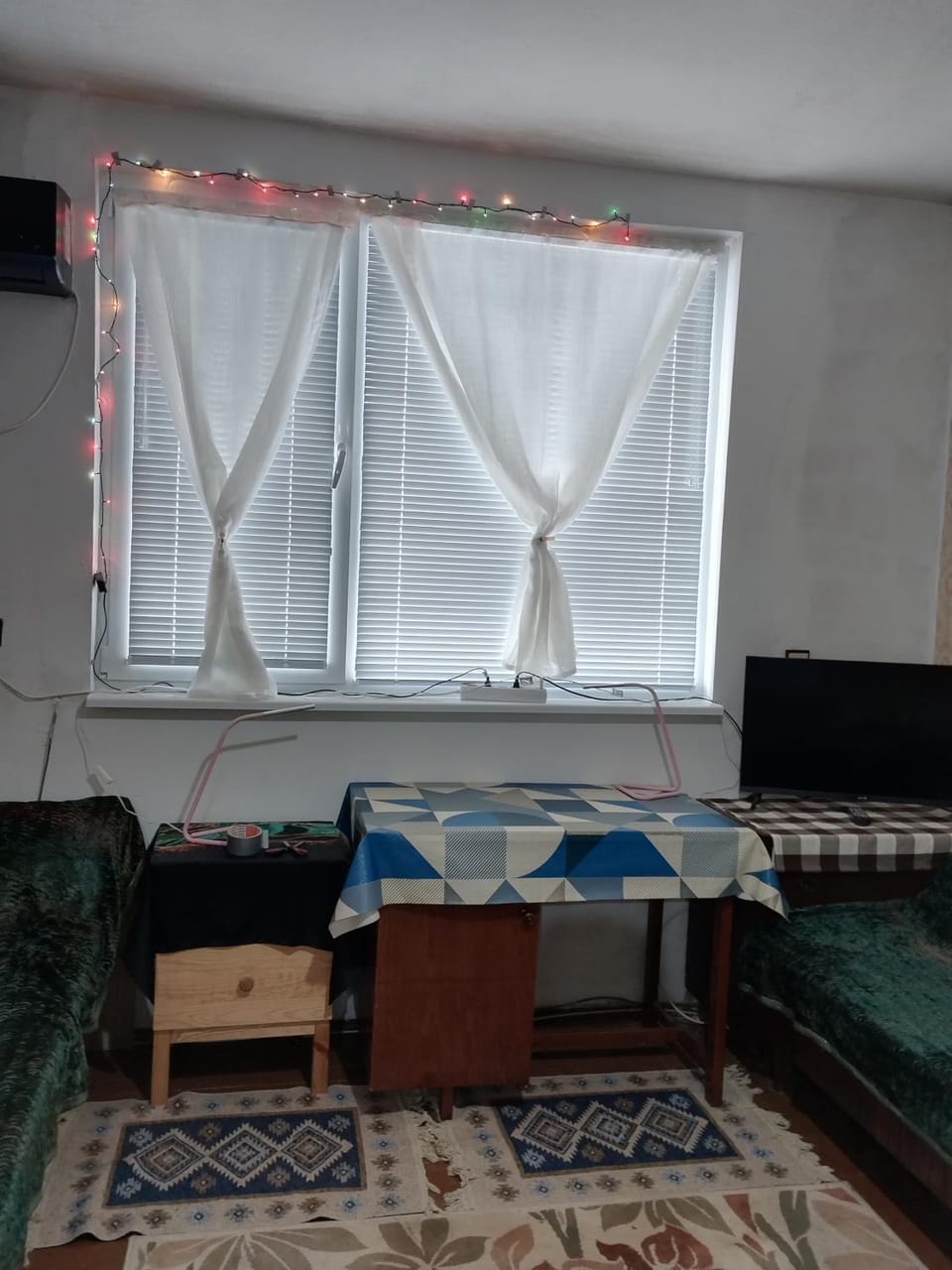 Photo of the whole room, Decorative detail