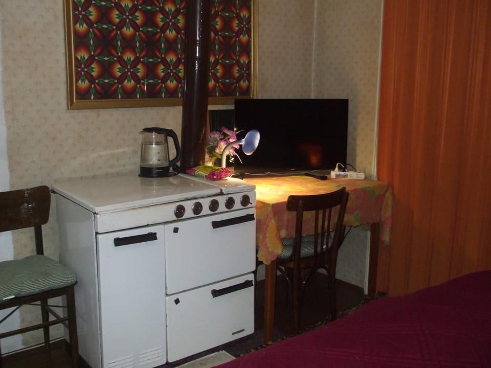 TV and multimedia, View (from property/room), Photo of the whole room, Decorative detail, Animals, Bedroom, Area and facilities, internet, locker, pet friendly