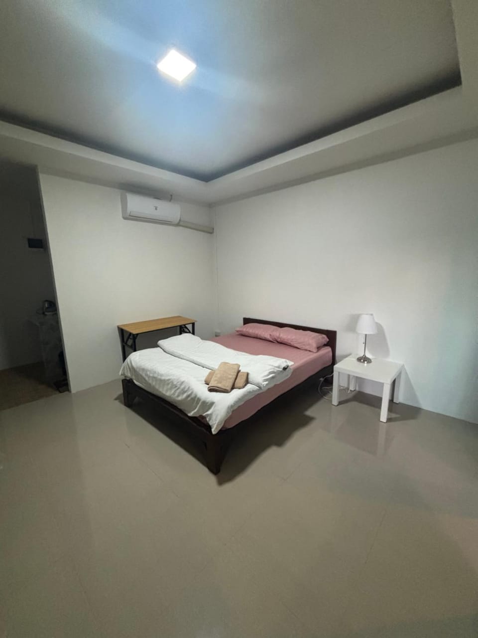 Bed, Photo of the whole room, Bedroom, towels, air conditioner