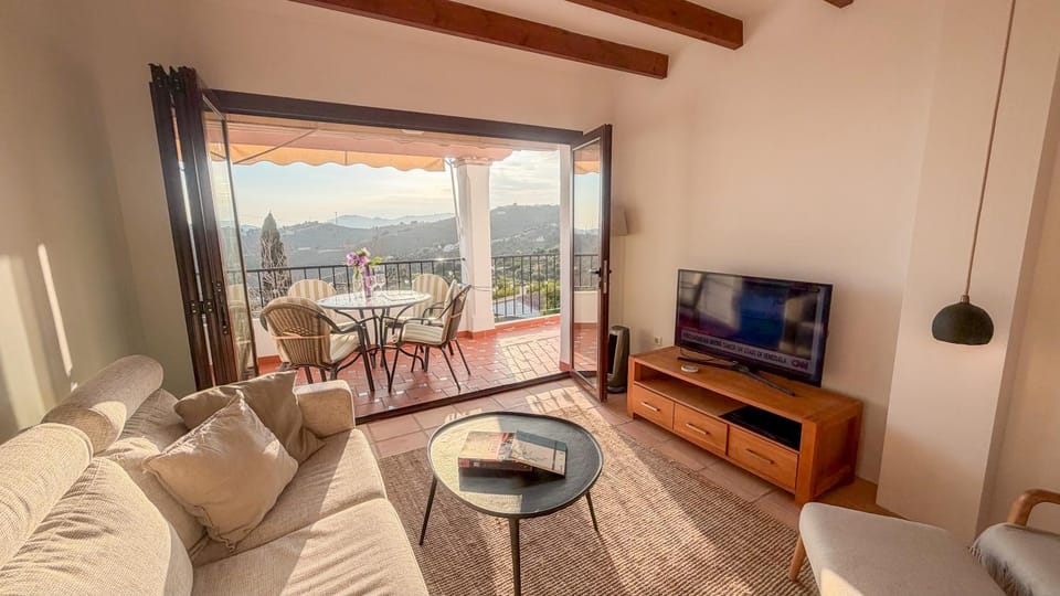 TV and multimedia, View (from property/room), Balcony/Terrace, Living room