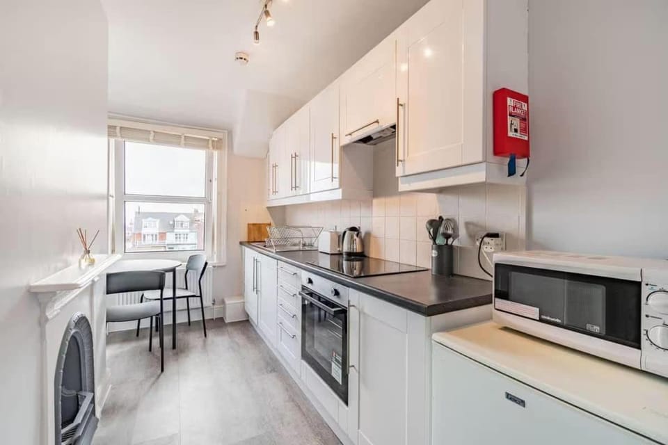 Sea View Penthouse - Walkable to Beach & Town Apartment in Cromer
