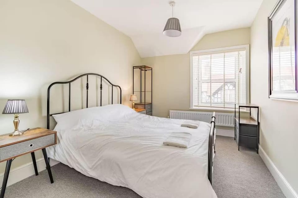Sea View Penthouse - Walkable to Beach & Town Apartment in Cromer