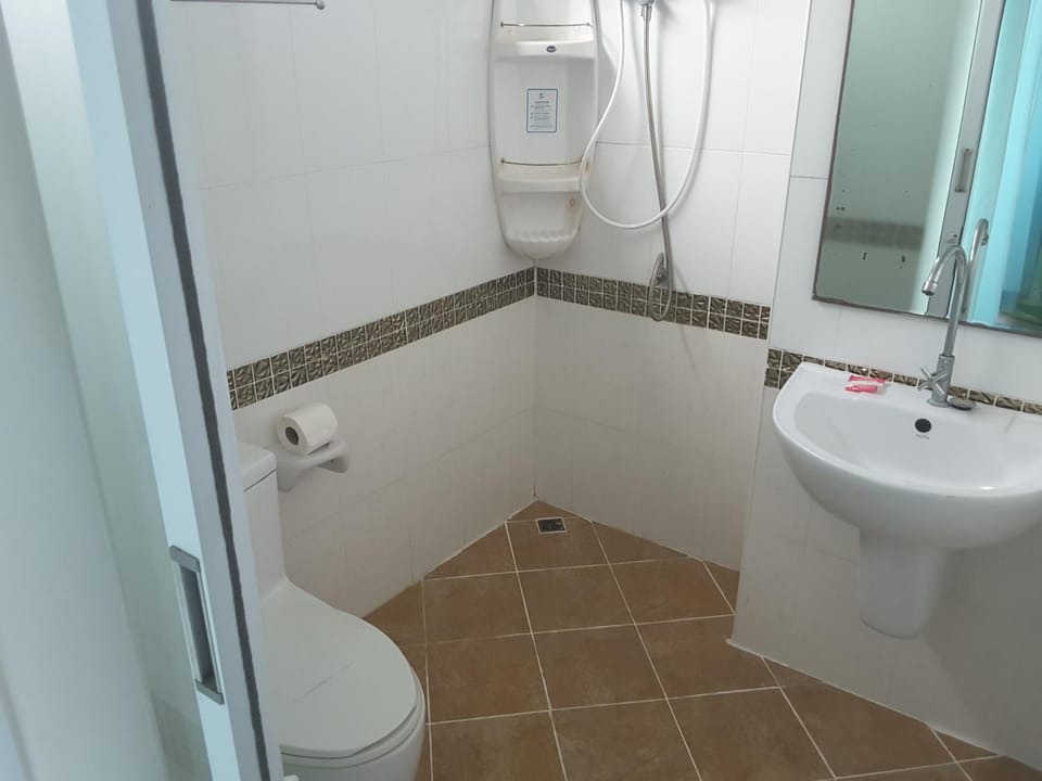 Shower, Toilet