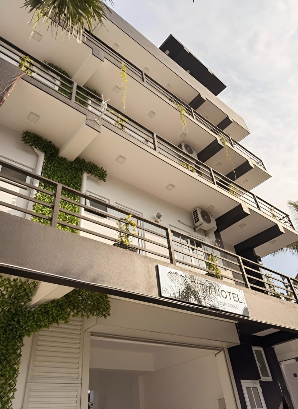 Property building, Restaurant/places to eat
