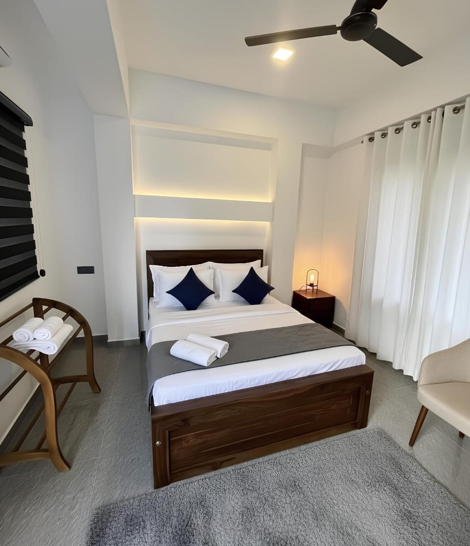 Bed, Photo of the whole room, Bedroom, towels, wardrobe