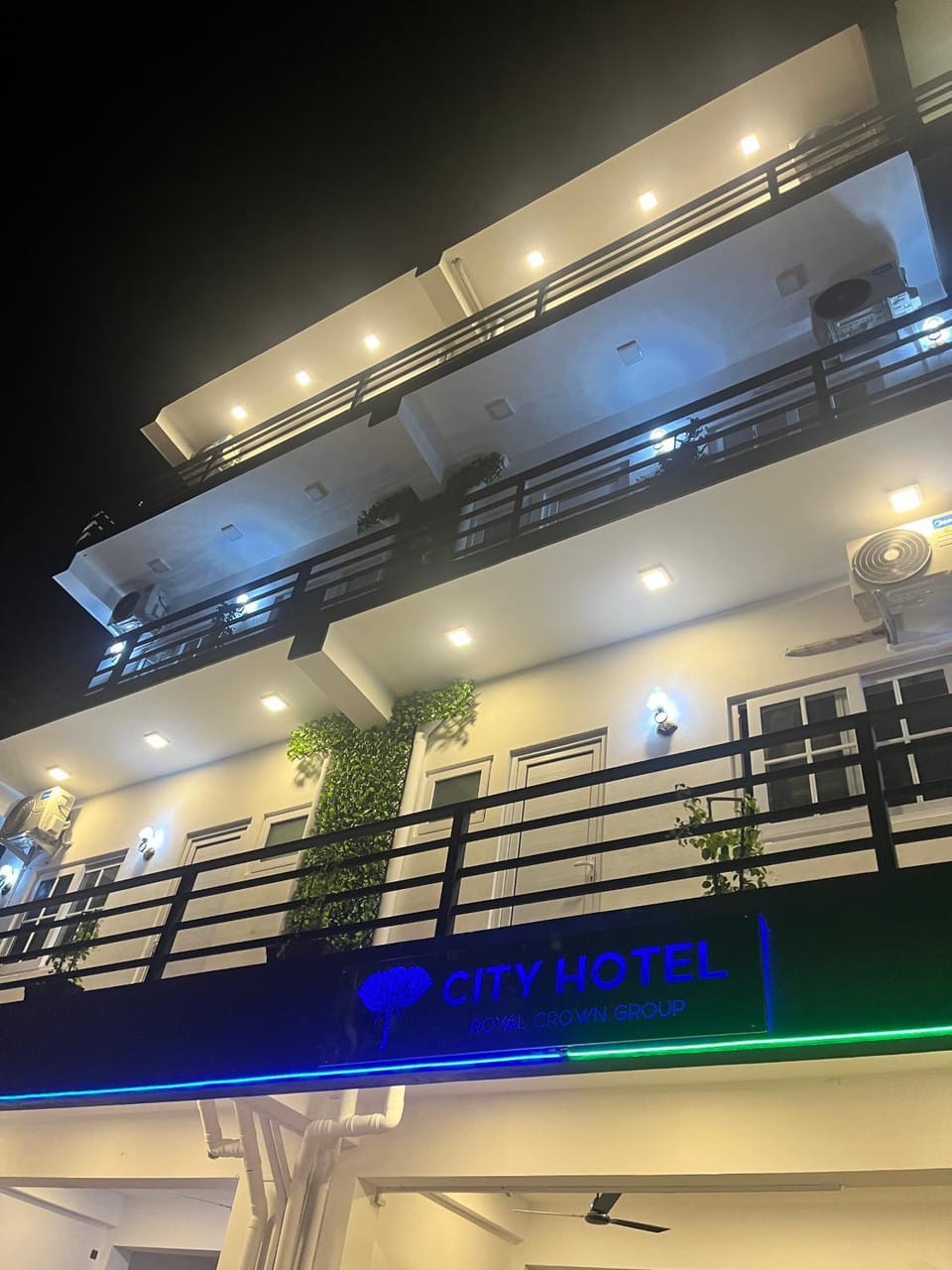 Property building, Night, View (from property/room), Balcony/Terrace