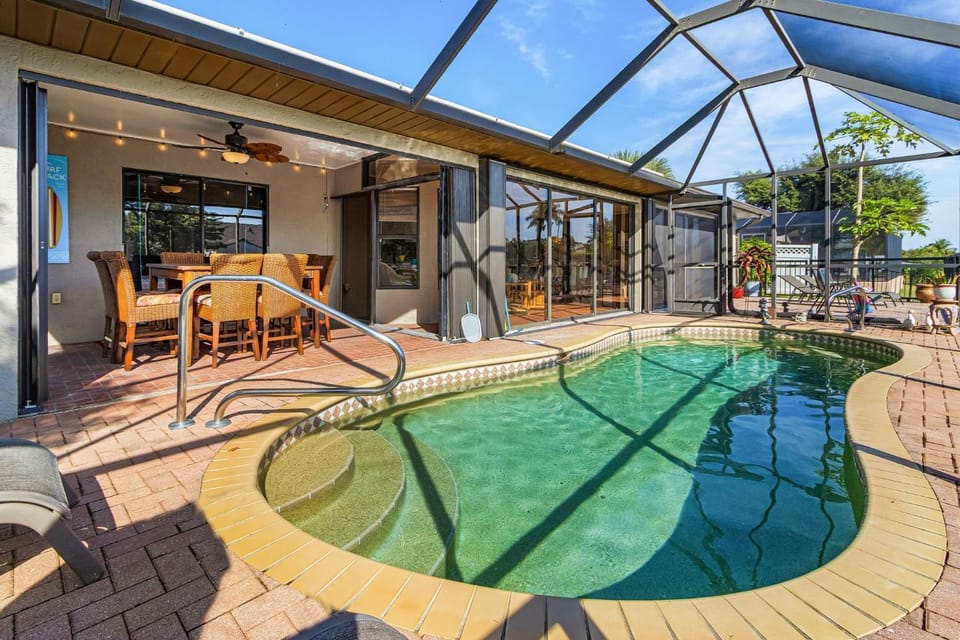 Sunny Canal Retreat with Heated Pool & Views - Villa Suenos del Sol - Roelens House in Cape Coral