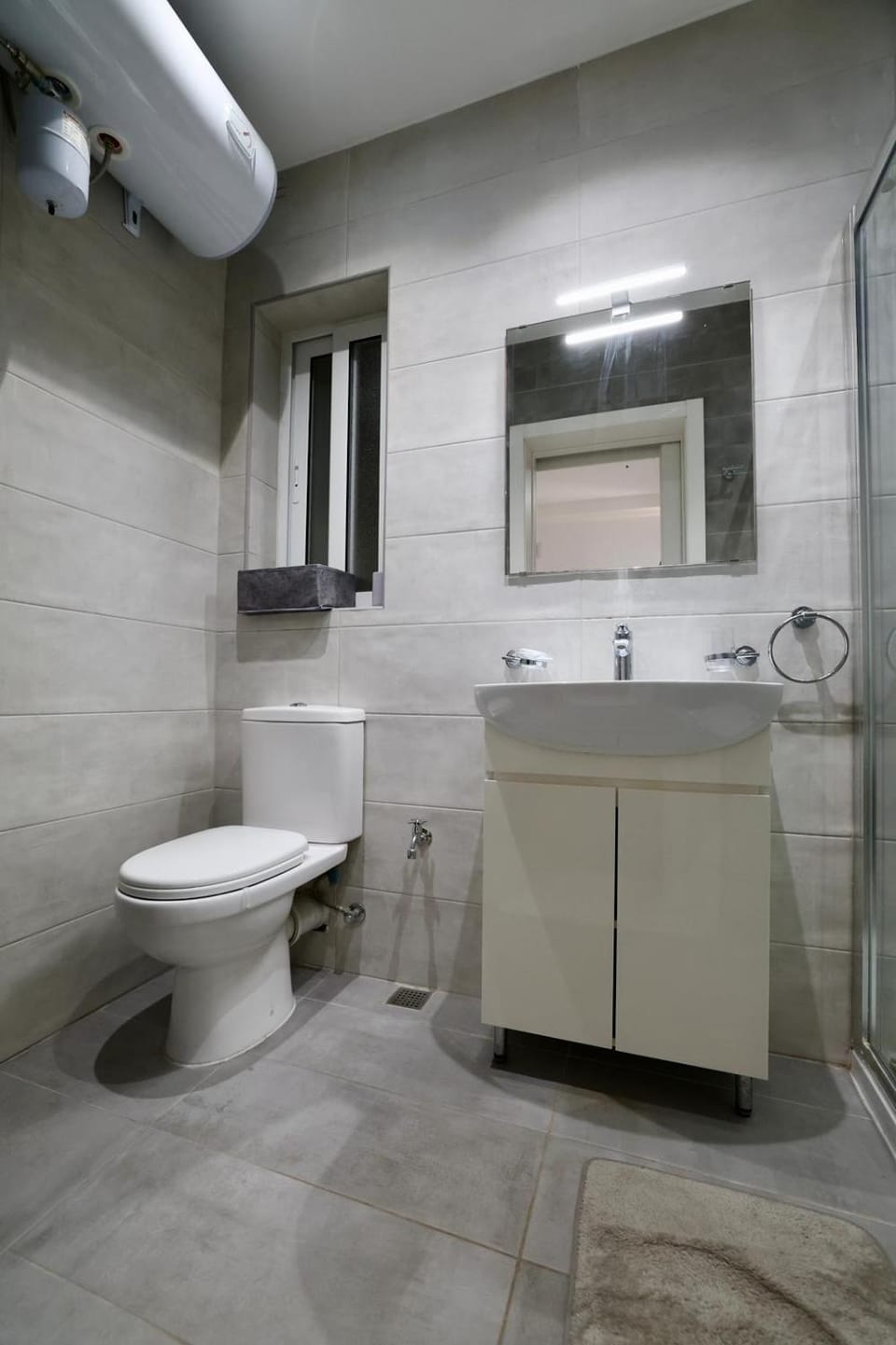 Shower, Toilet, Bathroom, towels