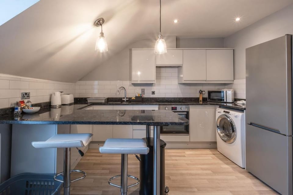 Central 1BDR Apartment By Torr Property Group Short Lets & Serviced Accommodation With Free WiFi Stratford Upon Avon Apartment in Stratford-upon-Avon