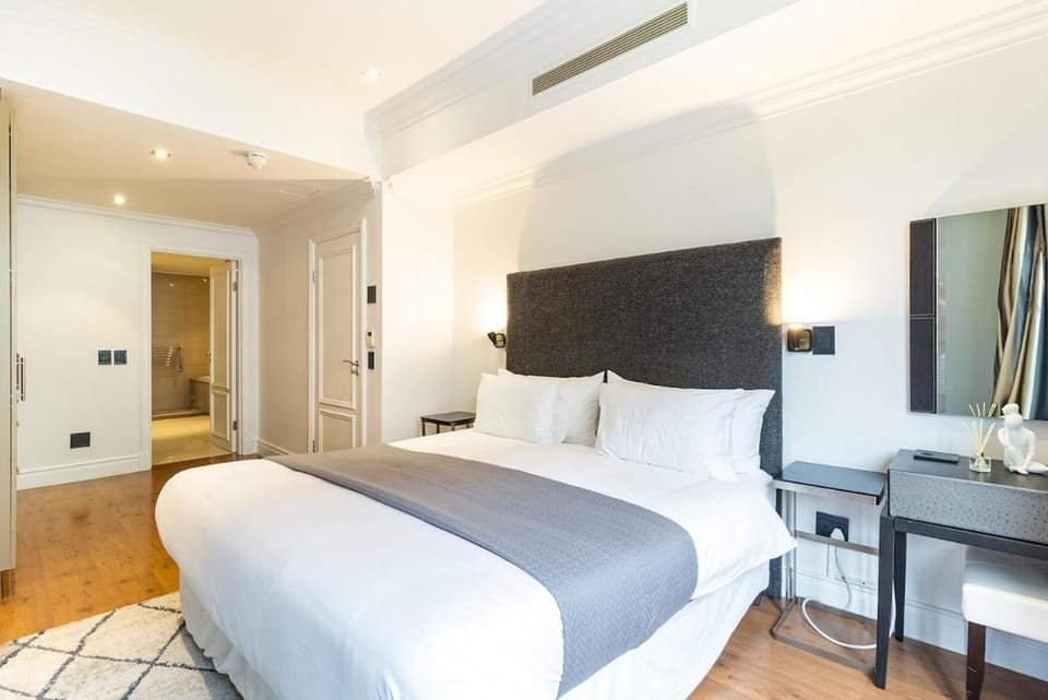 Cape Royale Elegance & Comfort Apartment in Cape Town