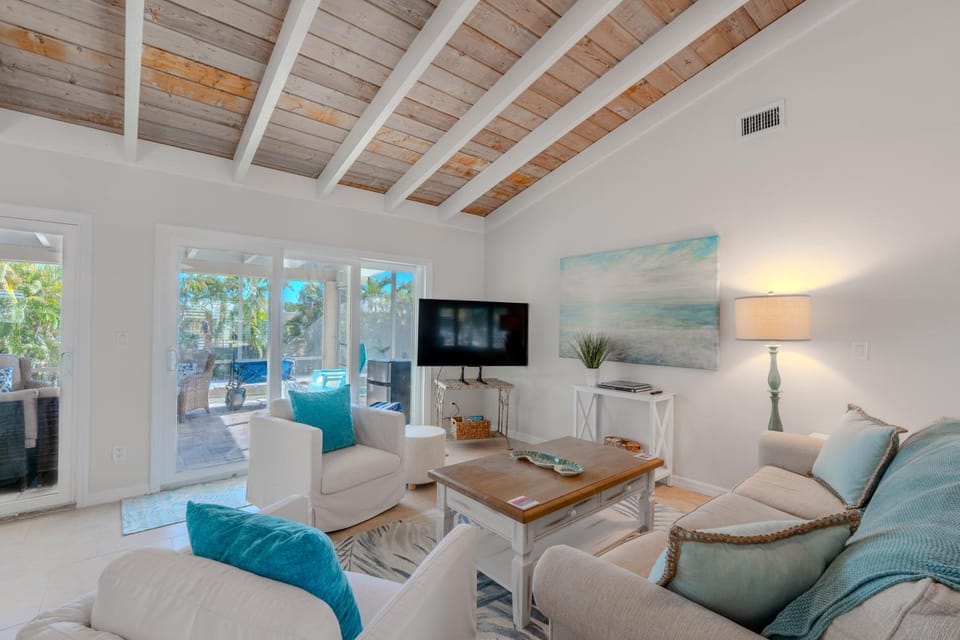 Beautiful Life on Madison by Sun Palace Vacations House in Estero Island