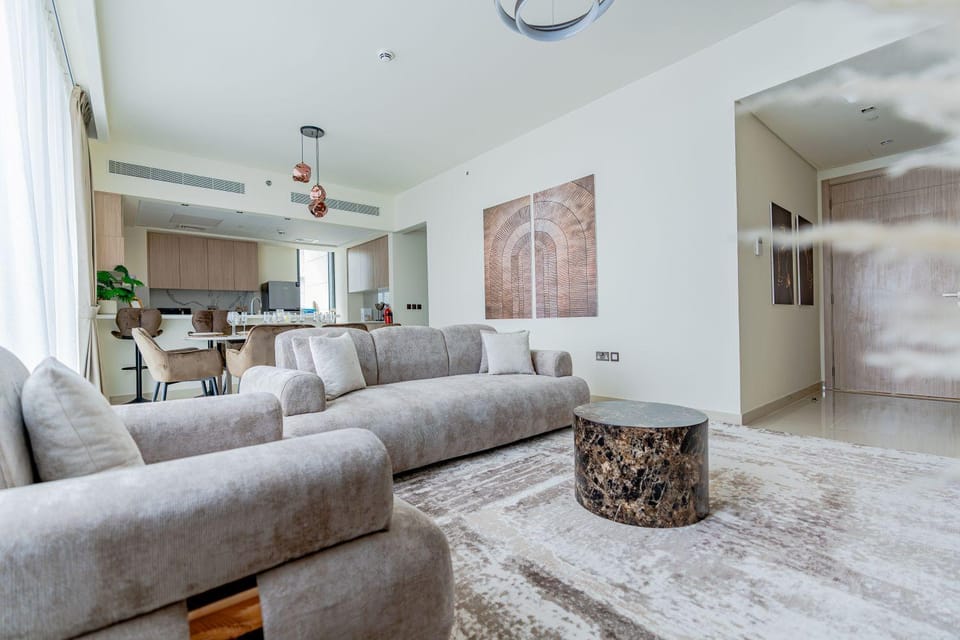 Nasma Luxury stays- Sophisticated Interior near Hayat Beach Apartment in Ras al Khaimah