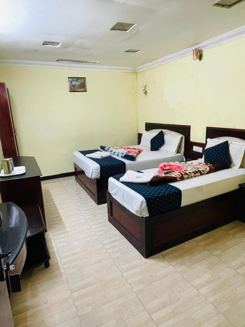 Bed, TV and multimedia, Bedroom