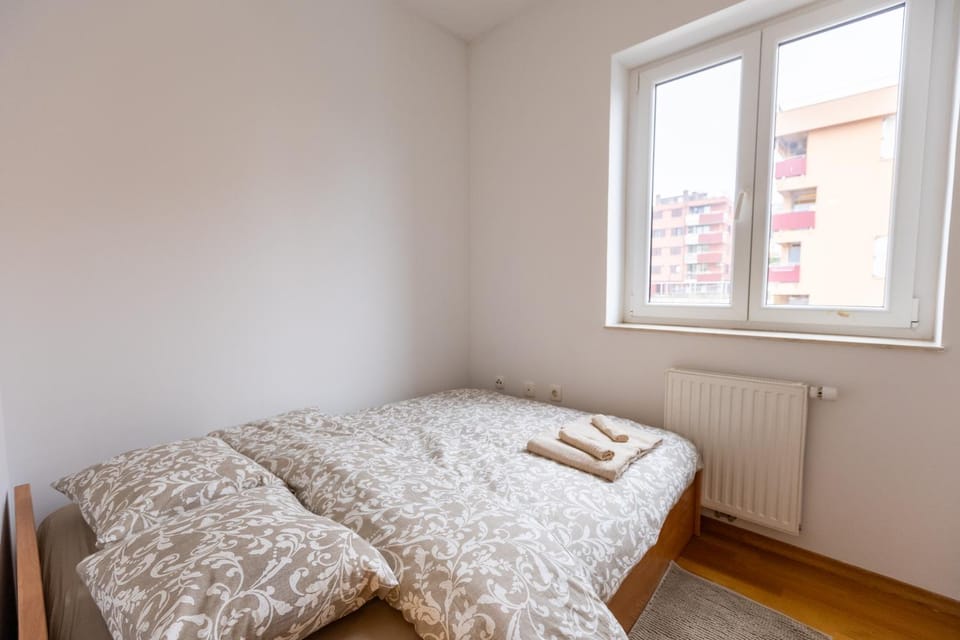 Bed, Photo of the whole room, Bedroom, internet