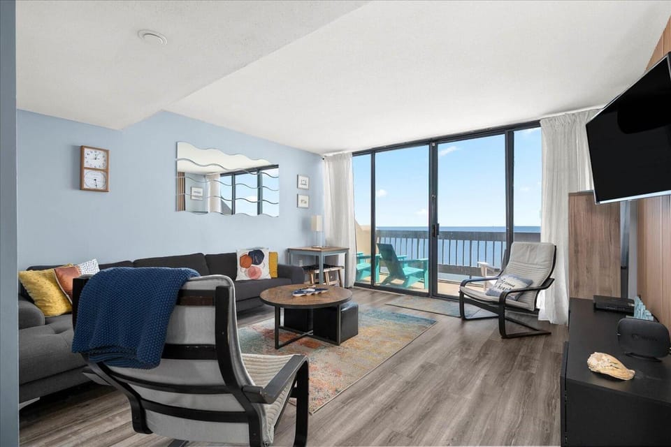 2 Bed, 2 Bath Ocean Front at the Century with Indoor Pool! House in Ocean City